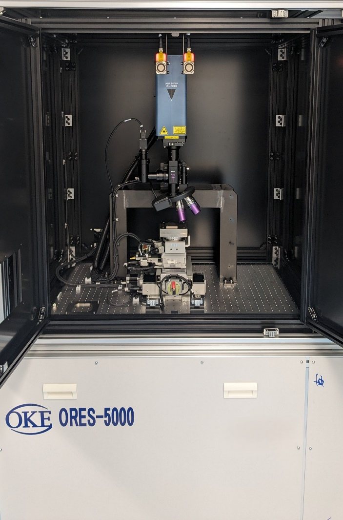 微細レーザー露光・加工装置 ORES-5000 の装置外観